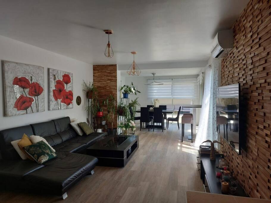 Maison Entiere Redessan Buitenkant foto